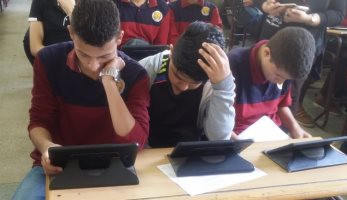 "التعليم" تبدأ تدريب طلاب الثانوى على الكتابة بالقلم الإلكترونى للتابلت