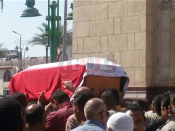أهالي قنا يشيعون شهيد الواجب بهتاف "لا إله إلا الله.. الشهيد حبيب الله" (فيديو)