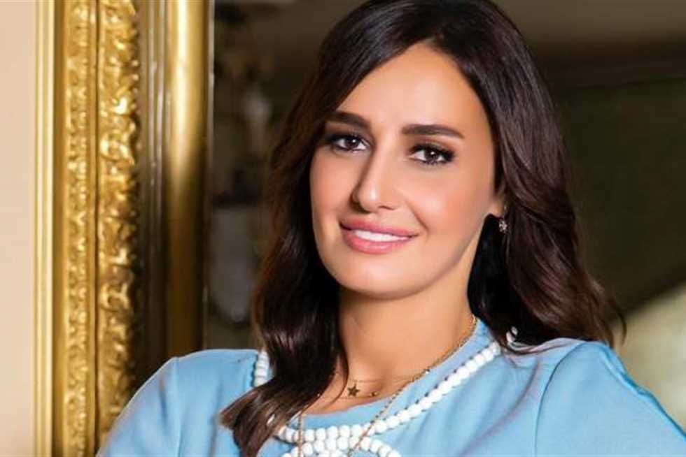 حلا شيحة تدافع عن خلعها الحجاب: «أنا مش شيخ» (فيديو)