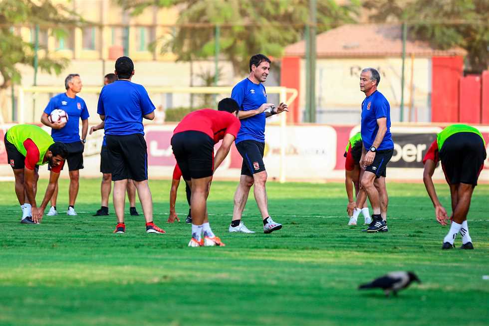 «فايلر» يعقد محاضرة فنيه للاعبي الأهلي قبل مواجهة الجونة