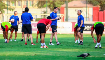 «فايلر» يعقد محاضرة فنيه للاعبي الأهلي قبل مواجهة الجونة
