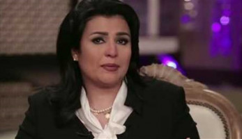 نوبة بكاء حارة لمنى الشاذلي على الهواء.. والسبب (فيديو)