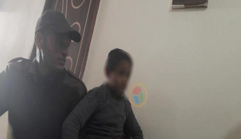 بعد ظهور طفل العشر سنوات المتورط في قضية قتل بالسيجارة.. نجدة الطفل ترفض تسليمه لذويه -صور