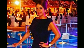 بـ فستان أسود قصير | دنيا عبد العزيز تستعرض جمالها في أحدث ظهور