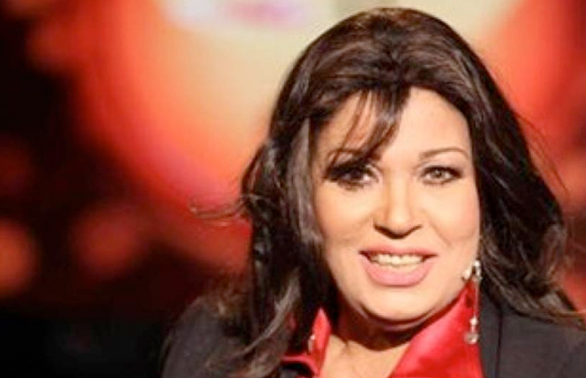 فيفي عبده بالحجاب وبدون مكياج: "ربنا يبعد عني الغمة"|  فيديو
