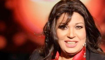 فيفي عبده بالحجاب وبدون مكياج: "ربنا يبعد عني الغمة"|  فيديو