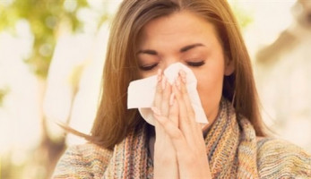الخروج من المنزل ممنوع.. هاني الناظر يحذر مرضى الحساسية وروشتة خاصة للأطفال