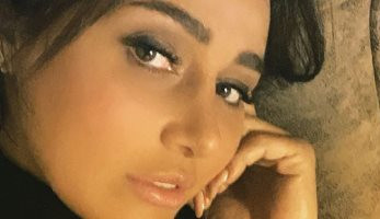 حلا شيحة فى إطلالة جديدة: الحياة لا تعطى دروسا مجانية وأنا دفعت الثمن.. فيديو