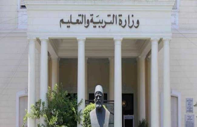 مصدر بالتعليم: امتحان الجبر المتداول على مواقع التواصل حقيقي.. طالب أدخل الموبايل اللجنة في غفلة