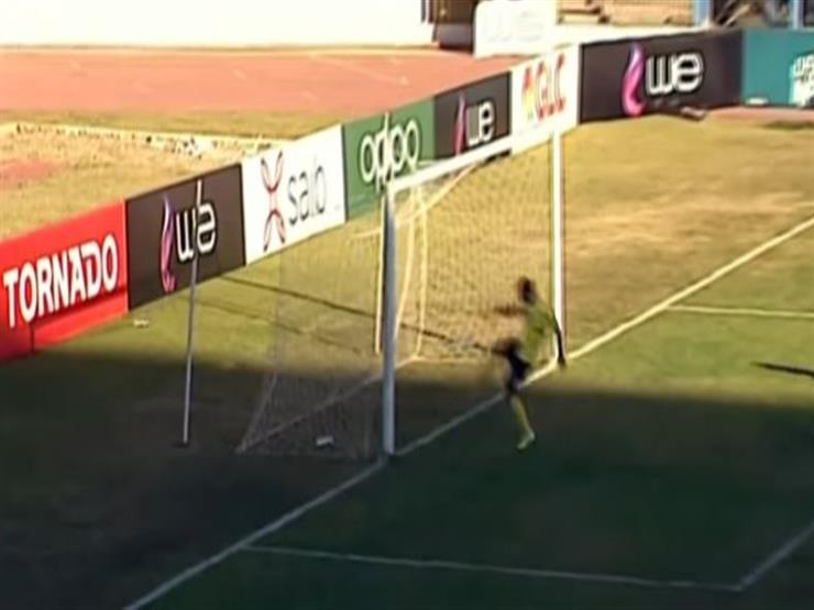 صاحب أغرب لقطة بالدوري يكشف.. لماذا حرم فريقه من هدف محقق؟
