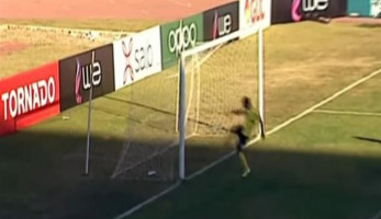 صاحب أغرب لقطة بالدوري يكشف.. لماذا حرم فريقه من هدف محقق؟