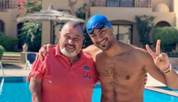 سيد الباروكي.. سباح مصري يستعد لعبور المانش بزعانف "مونو" لأول مرة في العالم| صور