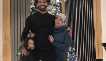له 6 طرق في الكتابة.. تعرف على اسم مولودة محمد صلاح| خاص