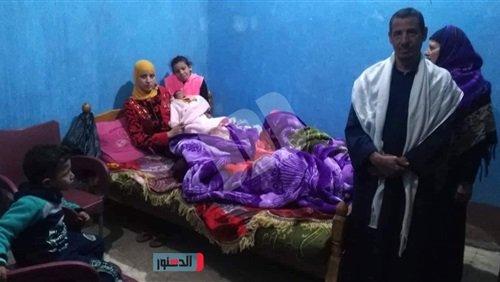 والد المولودة رقم «100 مليون»: مكتب الصحة أبلغنى بأن ابنتى حدث تاريخى