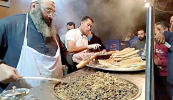 عز المنوفي يعمل رغم الإزالة.. القصة الكاملة لأزمة أشهر عربة كبدة في مصر