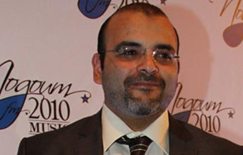 أيمن بهجت قمر يعتزل تأليف الأغاني.. تعرف على السبب