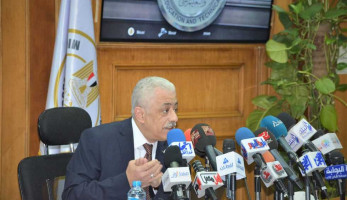 «التعليم» تُحقق بـ«مقاطع مبتذلة» و«رقص جديد على بنت الجيران» و«تدخين شيشة» (فيديو)