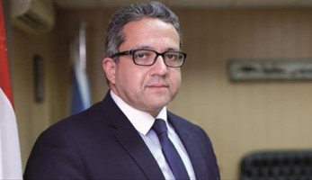 العناني يستعرض جهود محاربة الاتجار في الآثار واسترداد القطع المهربة