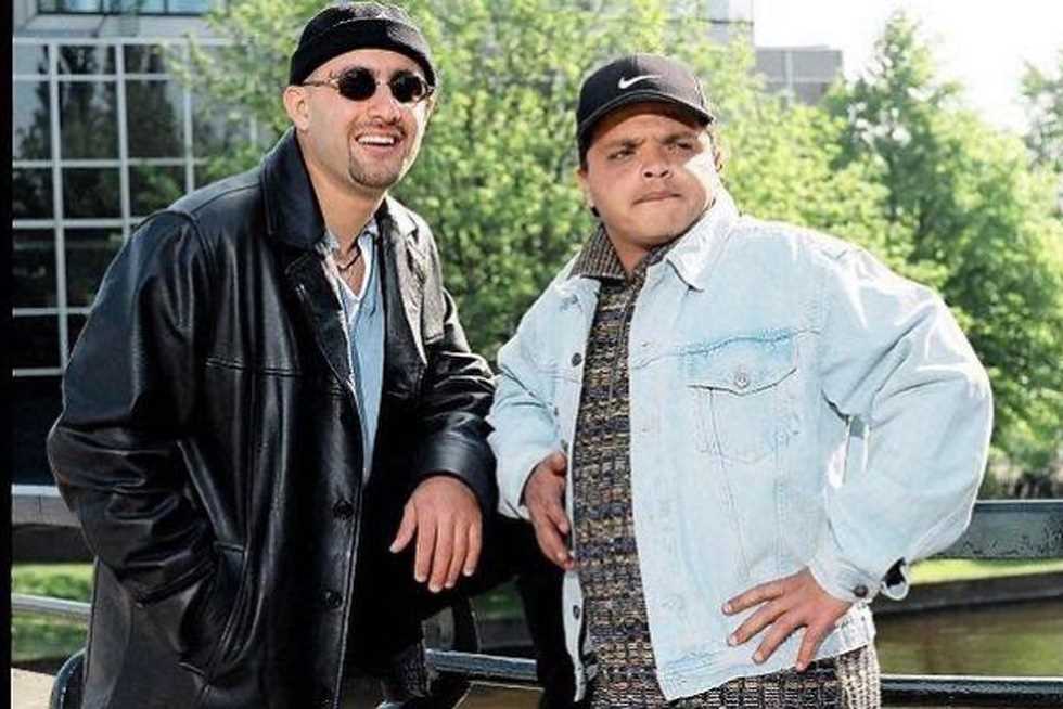 «قعدتي معاه بتزود همومي».. محمد هنيدي يهنيء أحمد السقا بعيد ميلاده (فيديو)