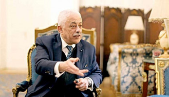 شوقي ينتقد شائعات كورونا عبر واتساب: ستات بتعيط.. مين دول؟