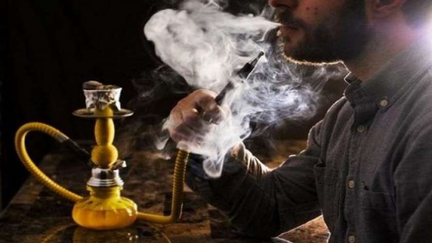 "مكافحة التدخين" تحذر من الشيشة: قد تسبب الإصابة بكورونا