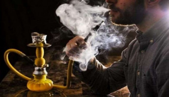 "مكافحة التدخين" تحذر من الشيشة: قد تسبب الإصابة بكورونا