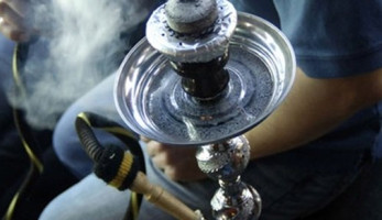 منع الشيشة في المقاهي بسبب كورونا.. الحكومة توضح