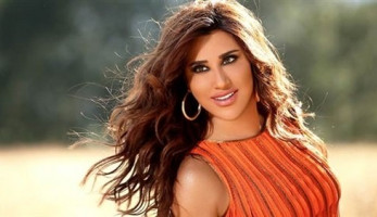 نجوى كرم تحث على الاهتمام بالمناعة والالتزام في المنازل (فيديو)