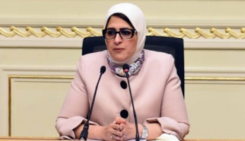 "الأطباء" تطالب "الصحة" بفحص دوري للفريق الطبي المخالط لمصابي كورونا