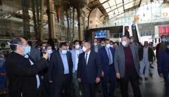 العاملون بالسكة الحديد يواجهون كورونا بـ 5 آلاف كمامة يوميًا