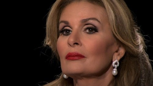 يسرا تدخل فى نوبة بكاء على الهواء بسبب والدتها (فيديو)