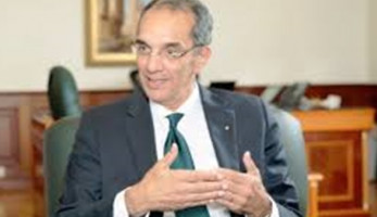 وزير الاتصالات يوجه رسالة لمستخدمي الإنترنت (فيديو)