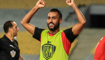 أول تعليق لحسام عاشور على موقفه من الاعتزال في الأهلي وعرض الزمالك (فيديو)