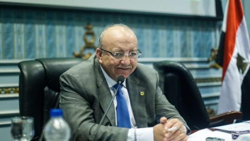 "تجمعوا في فرح ومأتم وبينهم مصابين".. أسبب فرض حجر صحي على أهالي المعتمدية