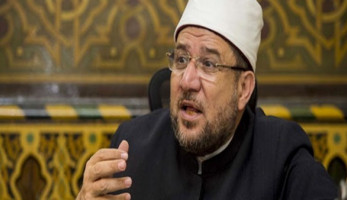 لماذا تغلق المساجد وتترك وسائل النقل العامة؟.. رد قوي لوزير الأوقاف