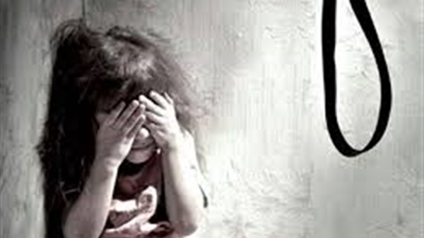 "بالخرطوم والجنزير".. أب يعذب أطفاله الـ3 ويقتل أحدهم