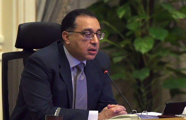 رئيس الوزراء يتلقى خطابا من مجموعة «يسين القابضة» بالتبرع بـ7 ملايين جنيه للعمالة غير المنتظمة