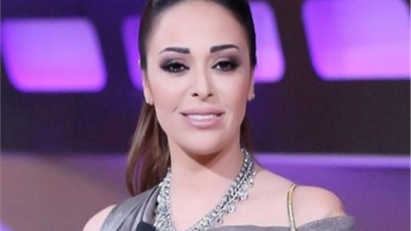 داليا البحيري: اللي هيقولي العمالة اليومية حديله بالشبشب على بقه