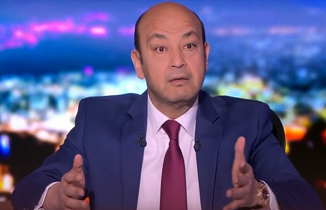 تاجر فراخ كلمة السر.. عمرو أديب يروي تفاصيل إصابة 45 شخصا بكورونا من أسرة واحدة في بهتيم | فيديو