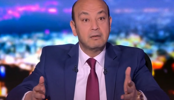 تاجر فراخ كلمة السر.. عمرو أديب يروي تفاصيل إصابة 45 شخصا بكورونا من أسرة واحدة في بهتيم | فيديو