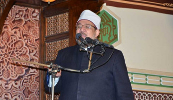 «الأوقاف»: تعليق الجمع والجماعات مستمر لحين زوال «علة الغلق»