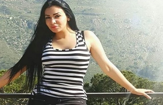 الرقص بعباءة.. ميريهان حسين تجسد فيفي عبده وتشعل السوشيال ميديا| فيديو
