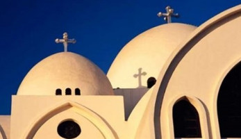 الكنائس تستبدل اللون الأسود بالأبيض