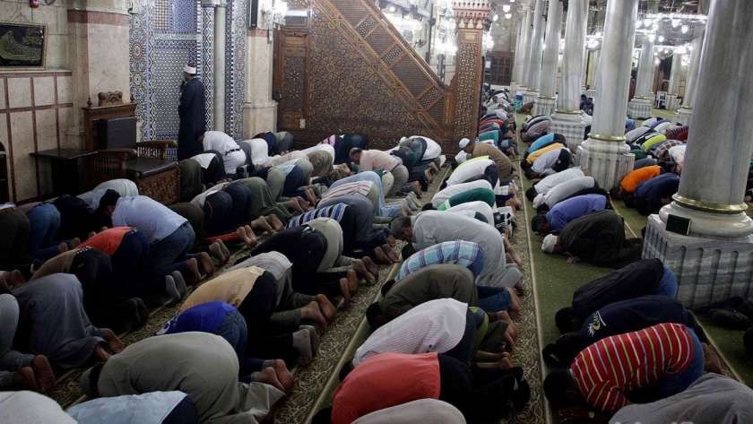 "التبرعات والتراويح والإصابات".. الحكومة توضح 8 حقائق حول كورونا