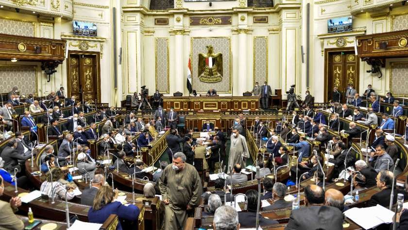 البرلمان: تعديل "المهن الطبية" لرفع سن المعاش لـ65