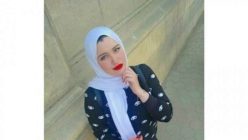 أسرة حنين حسام تنهار في المحكمة بعد إلغاء إخلاء سبيلها