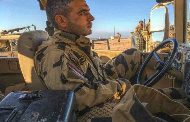 "يده تحركت في القبر وحضنت والده".. "صديق المنسى" عن دفن الأسطورة: ظننته "صاحي"