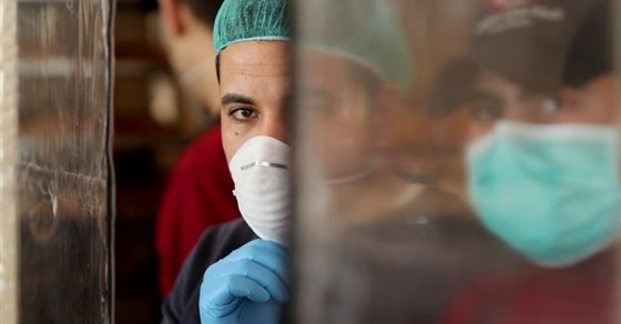 بعض الحالات بلا أعراض.. استشاري باطنة ومناعة: مرض كورونا له درجات مختلفة من الإصابة..فيديو