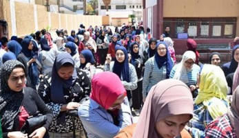 طبيب نفسي: "تعامل المصريين مع الثانوية العامة يجيب السكر والضغط"