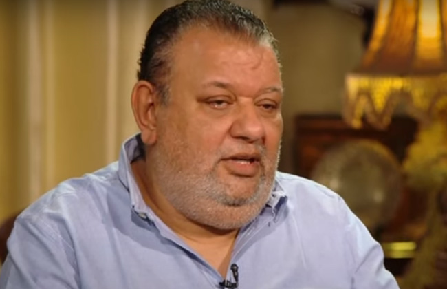 "زهقوا مني وخايف لما أموت محدش يعزيكم"..  نجل حسن حسني يكشف كيف حطمت الشائعات والده